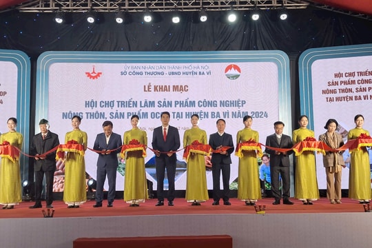 Khai mạc hội chợ triển lãm sản phẩm công nghiệp nông thôn, sản phẩm OCOP tại huyện Ba Vì