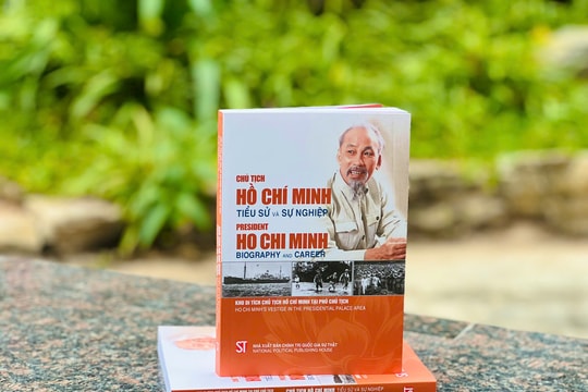 Ra mắt sách song ngữ Việt – Anh: “Chủ tịch Hồ Chí Minh - Tiểu sử và sự nghiệp”