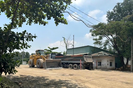 Cưỡng chế thu hồi đất trạm trộn bê tông hoạt động trái phép tại Thủ Đức