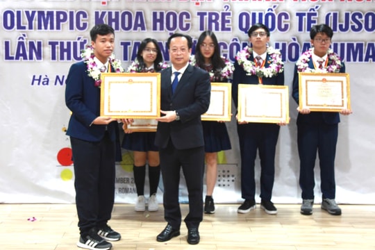 Sở GD-ĐT chúc mừng đội tuyển học sinh Hà Nội thi Olympic khoa học trẻ quốc tế