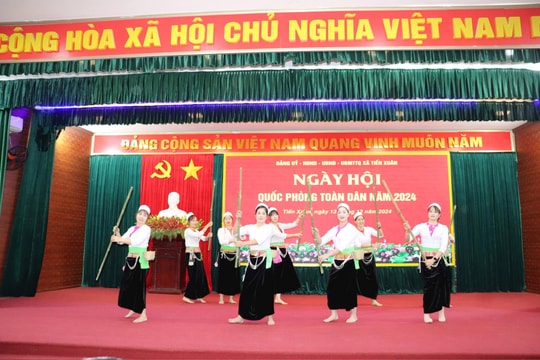 Trưởng ban Dân vận Thành ủy Hà Nội dự Ngày hội Quốc phòng toàn dân tại Xã Tiến Xuân, huyện Thạch Thất