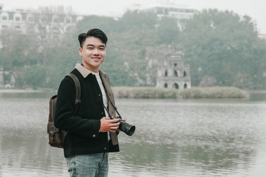 Á quân Giọng hát hay Hà Nội Đinh Xuân Đạt ra mắt MV "Hoàn Kiếm"