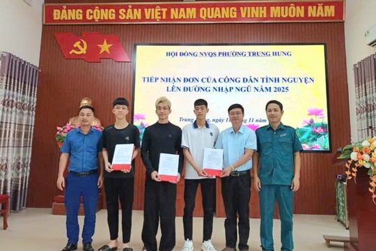 Thanh niên Sơn Tây hăng hái viết đơn tình nguyện nhập ngũ