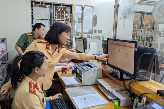 Từ 2025 chuyển hộ khẩu đến tỉnh khác không phải đổi đăng ký xe
