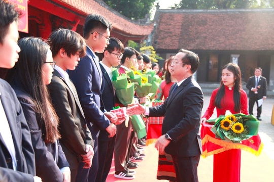 Hà Nội: Gặp mặt, động viên đội tuyển tham dự kỳ thi chọn học sinh giỏi quốc gia THPT năm học 2024 - 2025