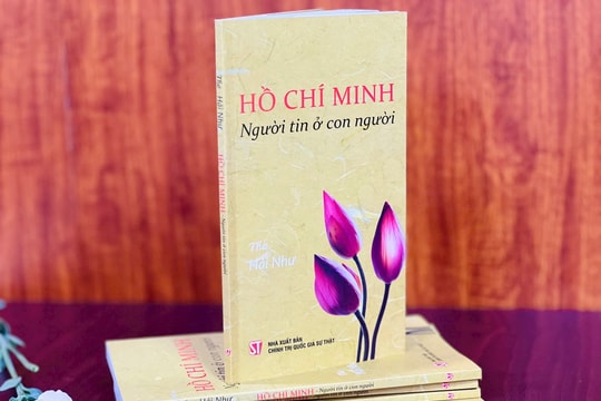 Ra mắt tập thơ “Hồ Chí Minh – Người tin ở con người”