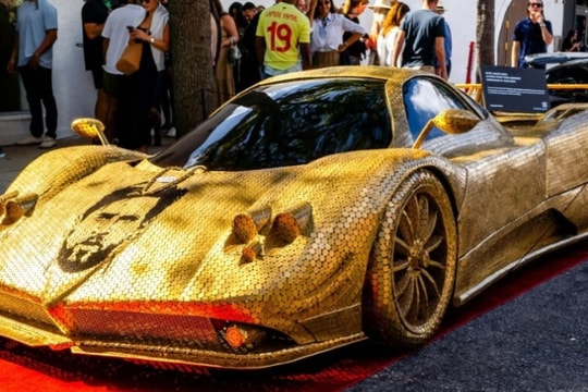 Cận cảnh "siêu xe" Pagani Zonda Carpincho được chế tác từ 100.000 đồng xu