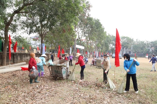 Mê Linh: Hơn 300 người tham gia dọn vệ sinh môi trường