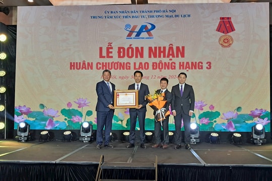 Trung tâm Xúc tiến đầu tư, thương mại, du lịch Hà Nội nhận Huân chương Lao động Hạng Ba