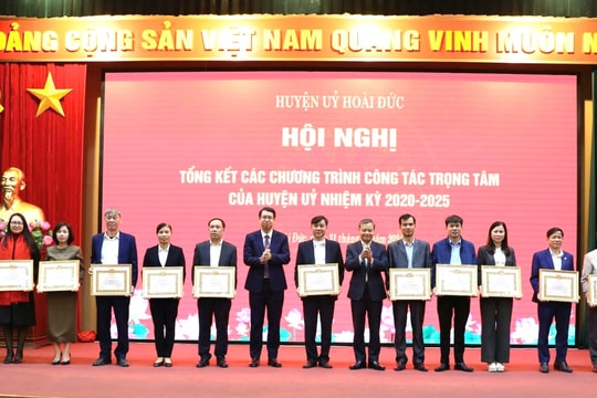 Hoài Đức hoàn thành chỉ tiêu kết nạp 1.000 đảng viên trong nhiệm kỳ 2020-2025