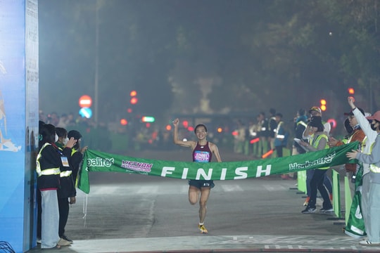 Nguyễn Thị Oanh tiếp tục lập kỷ lục Giải chạy bán Marathon quốc tế đầu năm mới