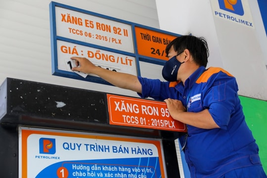 Giá xăng RON95-III lên mức 20.746 đồng mỗi lít