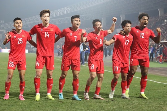Xuân Son tỏa sáng, Việt Nam thắng Thái Lan 2-1