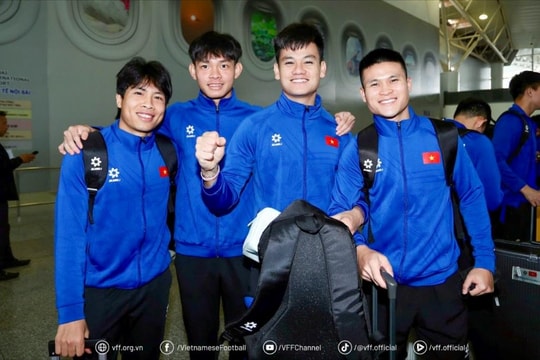 Đội tuyển Việt Nam tươi rói lên đường sang Thái Lan đá chung kết lượt về ASEAN Cup