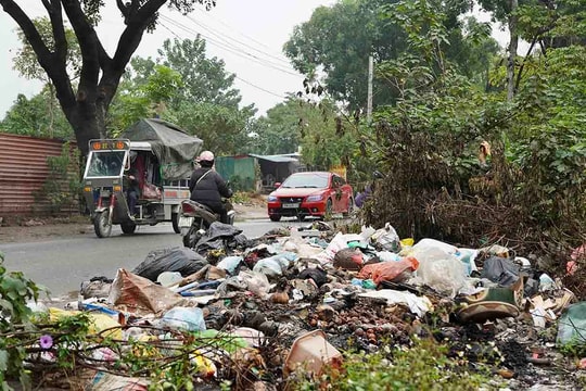 "Điểm đen" rác thải trên đường DT70A