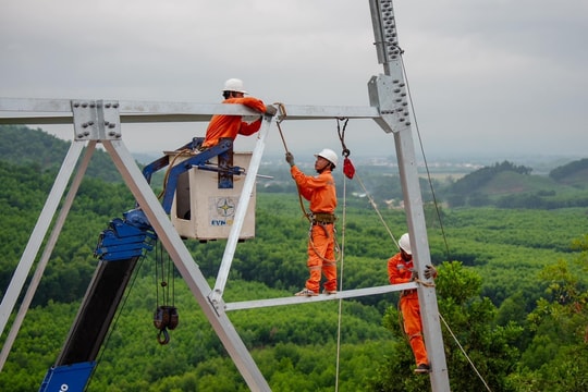 Dự báo kinh tế năm 2025 tăng 8%, sản lượng điện cung ứng phải tăng 15%