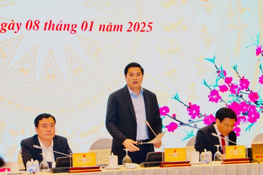 Chính phủ phấn đấu tăng trưởng kinh tế năm 2025 là 8%