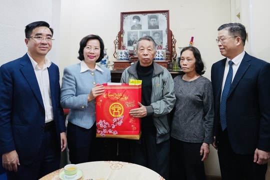 Bí thư Quận ủy Thanh Xuân thăm, chúc Tết thương binh, cá nhân tiêu biểu