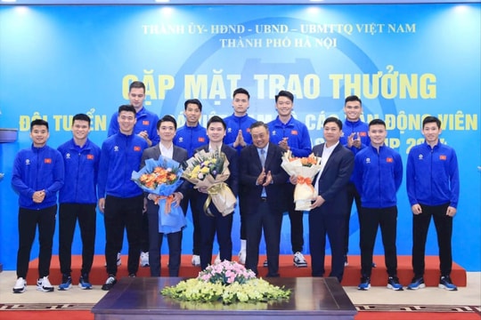 Hà Nội gặp mặt, trao thưởng tuyển thủ Việt Nam vô địch ASEAN Cup 2024