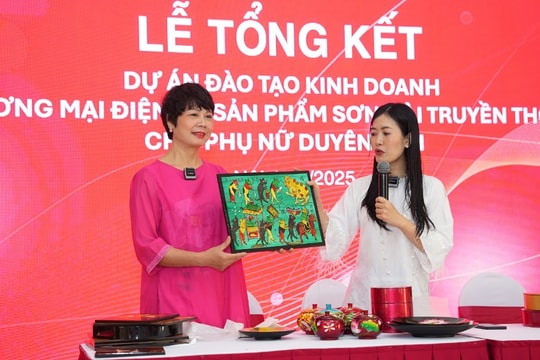 Công ty Coca-Cola Việt Nam đưa thương mại điện tử đến với làng nghề sơn mài Hạ Thái thông qua dự án EKOART