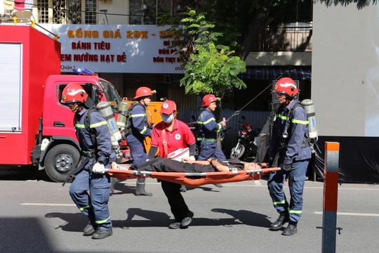 TP Hồ Chí Minh: 200 người tham gia thực tập chữa cháy, cứu nạn khu dân cư