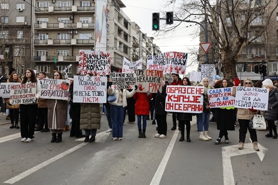 Biểu tình quy mô lớn tại Thủ đô Belgrade - Serbia