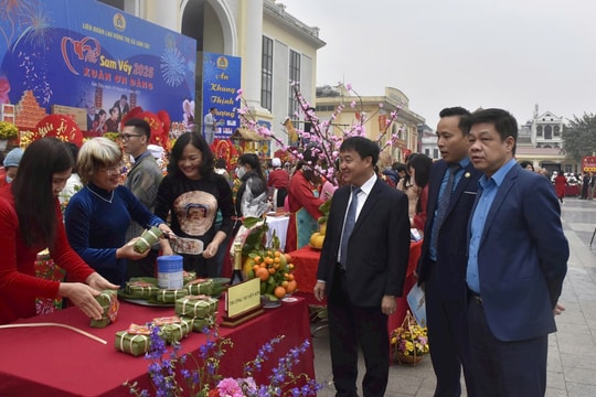 Người lao động thị xã Sơn Tây hân hoan đón “Tết sum vầy”