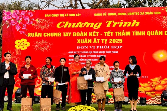 Sơn Tây: Ấm áp chương trình “Xuân chung tay đoàn kết - Tết thắm tình quân dân”