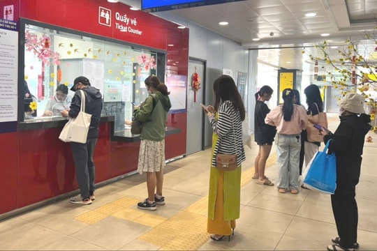 Lỗi hệ thống kiểm soát vé metro Bến Thành - Suối Tiên do người mua vé lượt quá đông