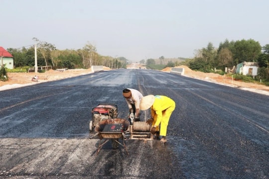 Thủ tướng chỉ đạo hỗ trợ người lao động làm việc trên công trường dịp Tết