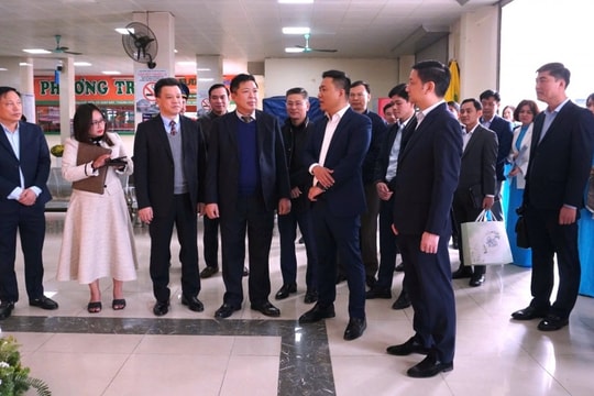 Bến xe sạch sẽ, không có tình trạng chèn ép giá