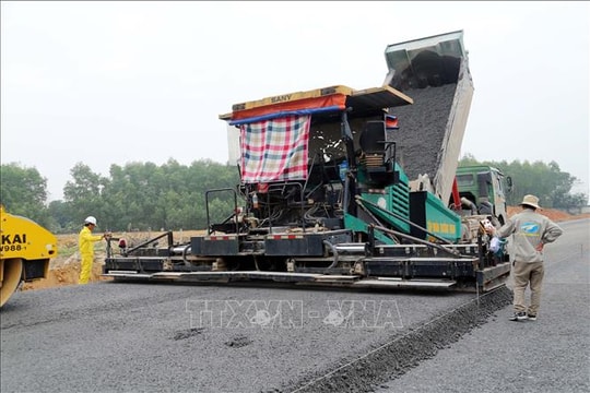 Thi công xuyên Tết trên tuyến cao tốc Bắc - Nam