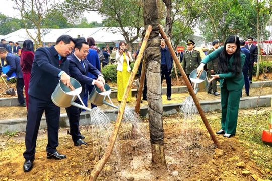 Sơn Tây khai bút đầu năm, phát động "Tết trồng cây đời đời nhớ ơn Bác Hồ"