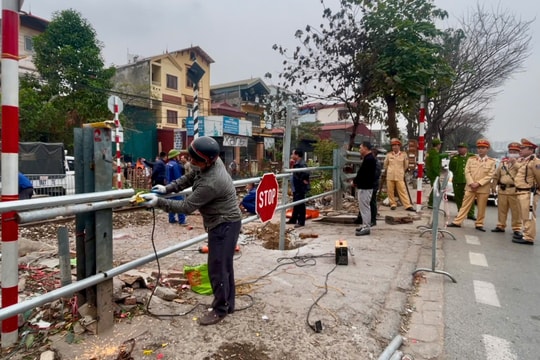 Đóng 4 lối đi tự mở, "điểm đen" tai nạn giao thông tại quận Hoàng Mai