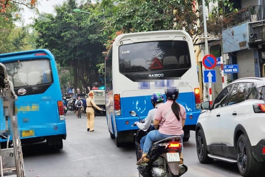 Hà Nội thí điểm hạn chế ô tô trên 16 chỗ hoạt động trong phố cổ