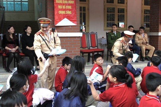 Luật Trật tự an toàn giao thông đường bộ: Nâng cao văn hóa giao thông, đảm bảo an toàn cho học sinh