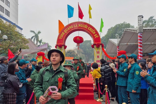 102 thanh niên ưu tú quận Hai Bà Trưng lên đường nhập ngũ