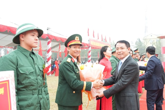 Thạch Thất: 188 thanh niên tiêu biểu lên đường nhập ngũ