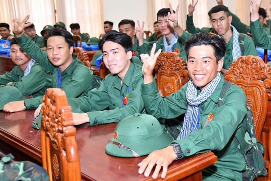 Tân binh ngày đầu trong quân ngũ