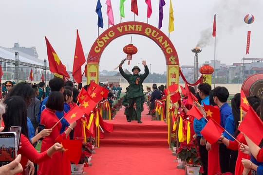 195 tân binh huyện Thường Tín lên đường nhập ngũ