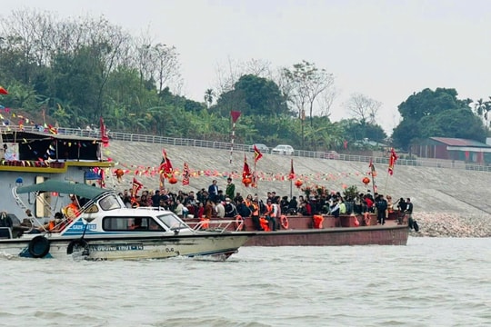 Hà Nội: Bảo đảm an toàn lễ hội rước nước trên sông Hồng