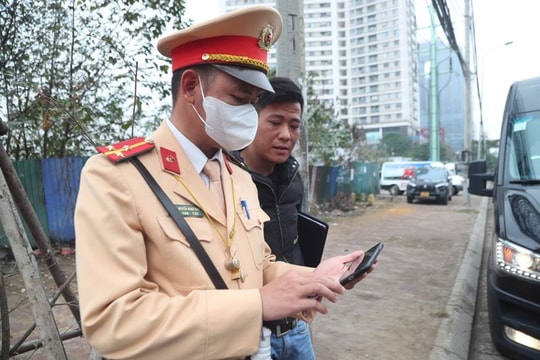 Hà Nội: "Phạt nguội" nhiều xe khách dừng đỗ sai quy định