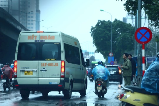 Hà Nội: Ghi hình xử lý xe dừng, đỗ đón trả khách sai quy định