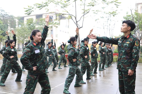 Những ngày đầu trong quân ngũ của các "bóng hồng"