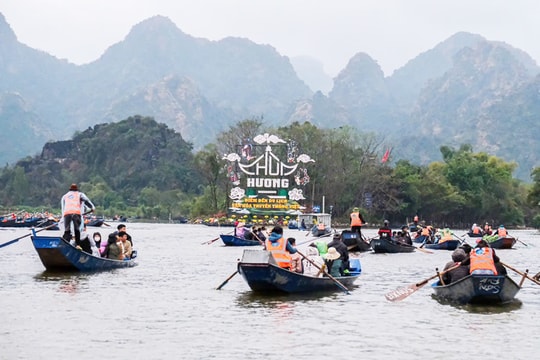 Lễ hội chùa Hương (huyện Mỹ Đức): Để thực sự là điểm đến văn minh