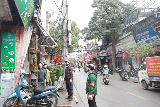 Quận Hoàng Mai: Phường Vĩnh Hưng ra quân xử lý vi phạm trật tự đô thị