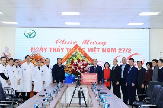 Đồng chí Nguyễn Ngọc Tuấn thăm, chúc mừng Bệnh viện Hữu nghị Việt Đức và Bệnh viện đa khoa Đức Giang