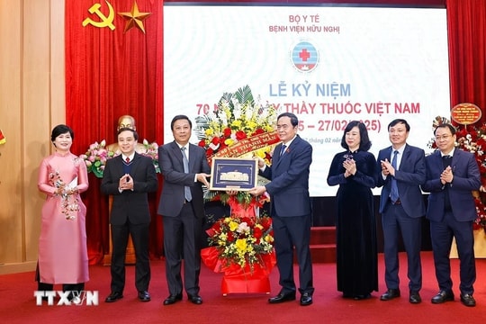 Chủ tịch Quốc hội dự Lễ kỷ niệm 70 năm Ngày Thầy thuốc Việt Nam tại Bệnh viện Hữu Nghị