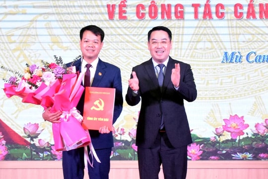 Huyện Mù Cang Chải (Yên Bái) công bố quyết định về công tác cán bộ