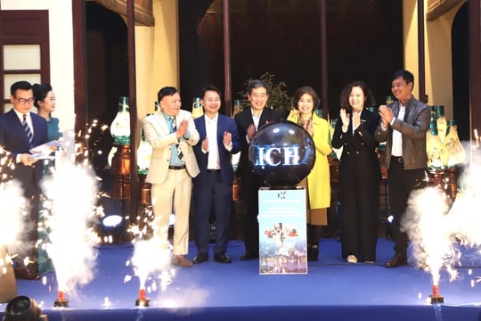 Quận Hoàn Kiếm ra mắt “App du lịch Hoàn Kiếm” và “Cẩm nang du lịch Hoàn Kiếm”